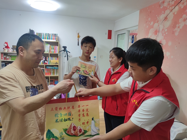 暖心助考，一舉高“粽” ——三箭物業(yè)公司黨支部深入開(kāi)展“亮身份、樹(shù)形象、作貢獻(xiàn)、助發(fā)展”活動(dòng)
